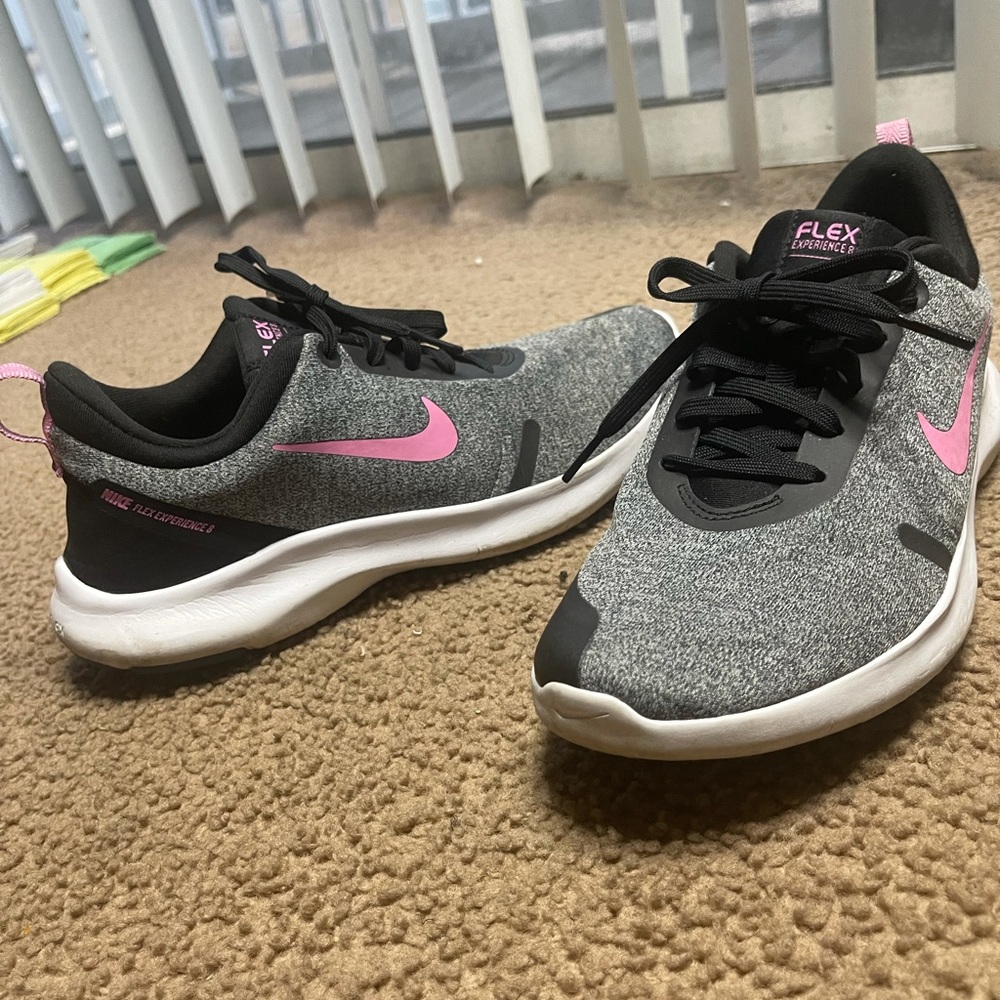 Nike Flex Experience 8 , Black & Gray pink Nike sign , Size 7.5 , Athletic wear